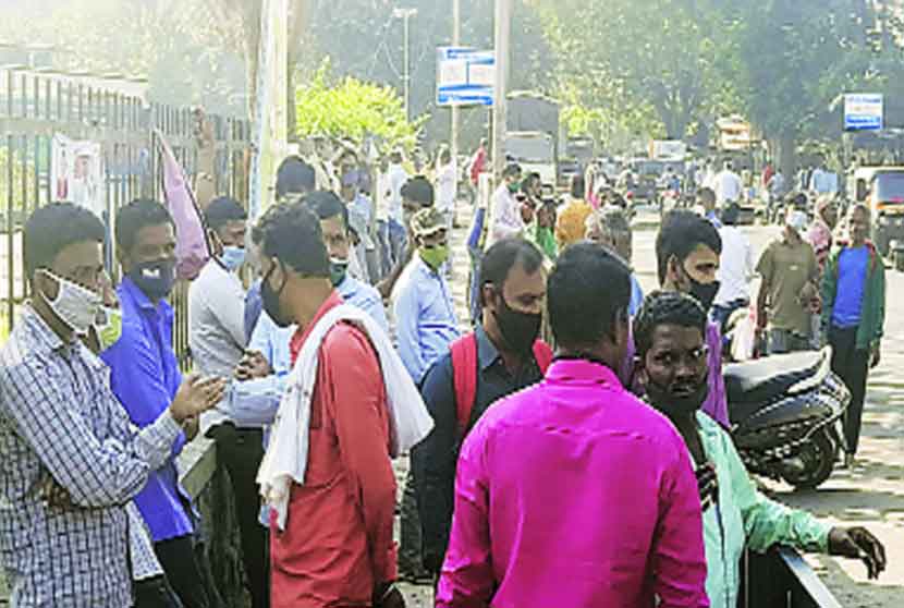 नवी मुंबईतील कामगार नाक्यांवर पदवीधरही!