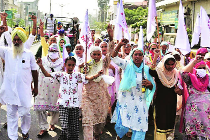 आपल्या प्रश्नांबद्दल आवाज उठवण्यासाठी आंदोलन हे जनतेचे सत्याग्रही हत्यार असते. 
