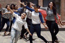 पावलांचे मतदान!