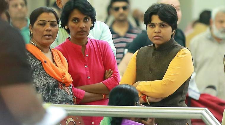 ३१ डिसेंबरपर्यंत तो फलक हटवला नाहीतर…; तृप्ती देसाईंचा साई संस्थानला इशारा