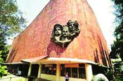 गडकरी रंगायतनची इमारत अतिधोकादायक
