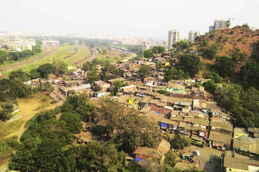 नेतिवली टेकडीला नवीन झोपडय़ांचा विळखा.