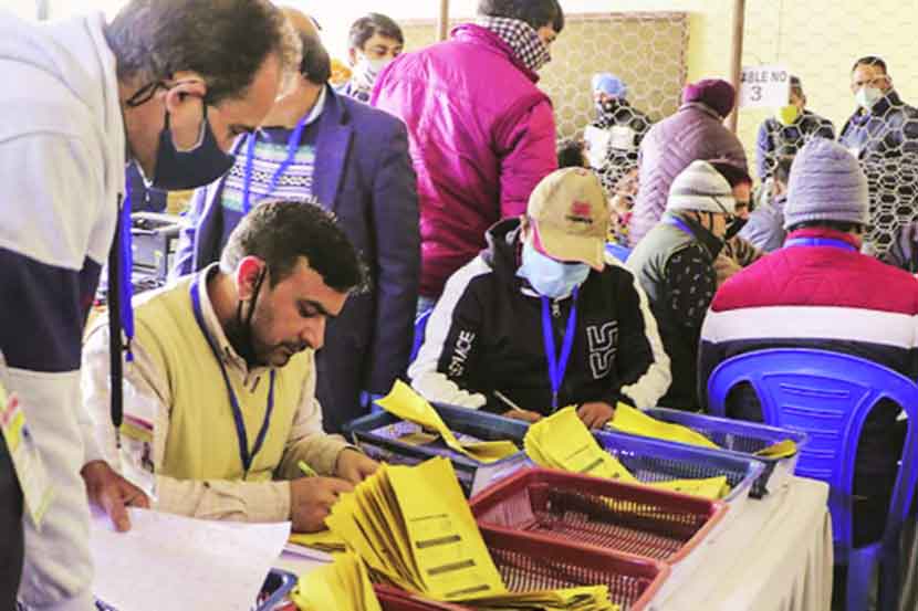अब्दुल्ला यांचा ‘अपनी पार्टी’वर घोडेबाजाराचा आरोप