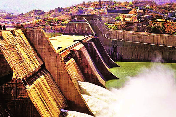 विमानतळ प्रभावित क्षेत्रात (नैना) भविष्यात वाढणारी लोकसंख्या लक्षात घेऊन राज्य सरकारने सिडकोकडे तीन वर्षांपूर्वी हस्तांतरित केलेले कर्जत तालुक्यातील कोंढाणे धरणाच्या प्रकल्प अहवाल सर्वेक्षणाला सुरुवात झाली आहे.