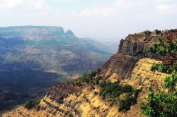 आहे मनोहर तरीही..