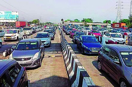 चार दिवसांच्या सुट्टीमुळे पर्यटनस्थळांकडे धाव