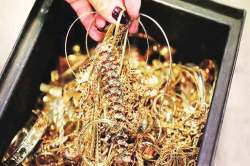 १६ वर्षांपूर्वी चोरीला गेलेला सोन्याचा दागिना रेल्वे पोलिसांकडून परत