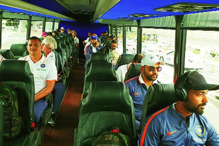 पाच खेळाडूंसह संपूर्ण भारतीय संघ आज सिडनीत