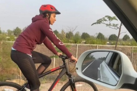 मी जिंकणारंच! अभिनेत्रीनं लावली कारसोबत शर्यत; पाहा हा थक्क करणारा व्हिडीओ