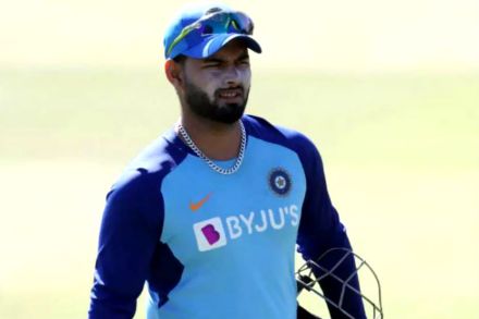 IND vs AUS: मैदानात नसतानाही ऋषभ पंत झाला ट्रोल, कारण…