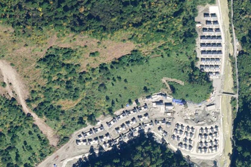 भारतीय हद्दीत घुसखोरी करून चीननं अरुणाचल प्रदेशात वसलेल्या गावाचं सॅटेलाईट छायाचित्र. (छायाचित्र सौजन्य/planet labs inc) भारतीय हद्दीत घुसखोरी करून चीननं अरुणाचल प्रदेशात वसलेल्या गावाचं सॅटेलाईट छायाचित्र. (छायाचित्र सौजन्य/planet labs inc)