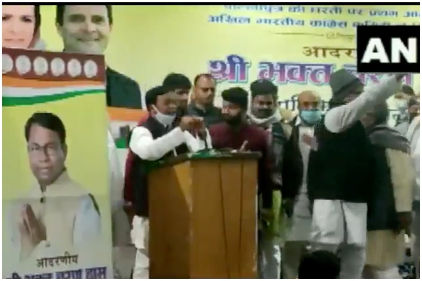 बिहार – काँग्रेसच्या बैठकीत गदरोळ, नेत्यांवर फेकली खुर्ची