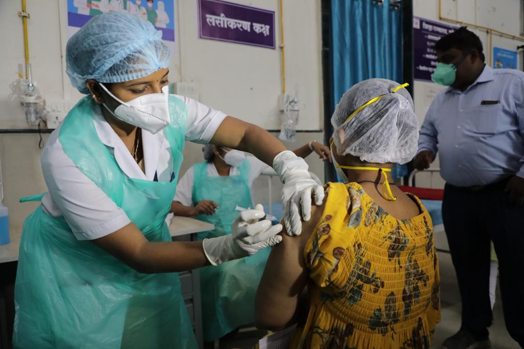 त्यानंतर दुसऱ्या टप्प्यात ३० कोटी नागरिकांना करोनाची लस देण्यात येणार आहे. (Photo/Arul Horizon)