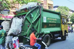 महापालिकाच कचरा उचलणार