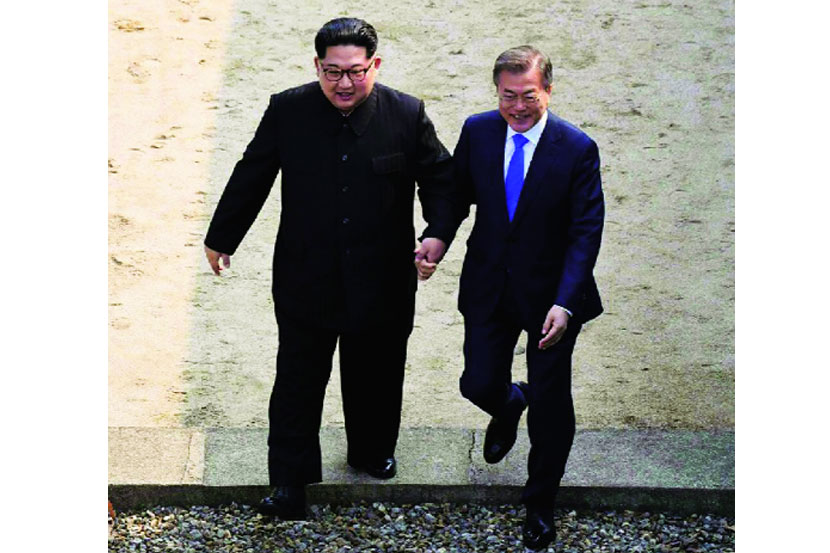 उत्तर कोरियाचे सर्वोच्च नेते किम जोंग-उन आणि दक्षिण कोरियाचे राष्ट्राध्यक्ष मून जे-इन यांची २०१८ साली दोन्ही देशांमधील सैन्यविरहित क्षेत्रात सकारात्मक भेट झाली. उत्तर कोरियाचे सर्वोच्च नेते किम जोंग-उन आणि दक्षिण कोरियाचे राष्ट्राध्यक्ष मून जे-इन यांची २०१८ साली दोन्ही देशांमधील सैन्यविरहित क्षेत्रात सकारात्मक भेट झाली.