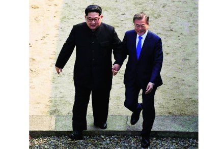 उत्तर कोरियाचे सर्वोच्च नेते किम जोंग-उन आणि दक्षिण कोरियाचे राष्ट्राध्यक्ष मून जे-इन यांची २०१८ साली दोन्ही देशांमधील सैन्यविरहित क्षेत्रात सकारात्मक भेट झाली.