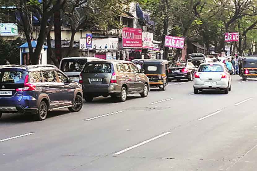 पामबीच मार्गावर वाहनांना वाशीत ‘ब्रेक’