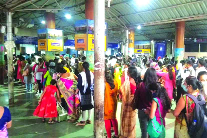 ‘एटीव्हीएम’ यंत्रणा बंद पडल्याने प्रवाशांचे हाल