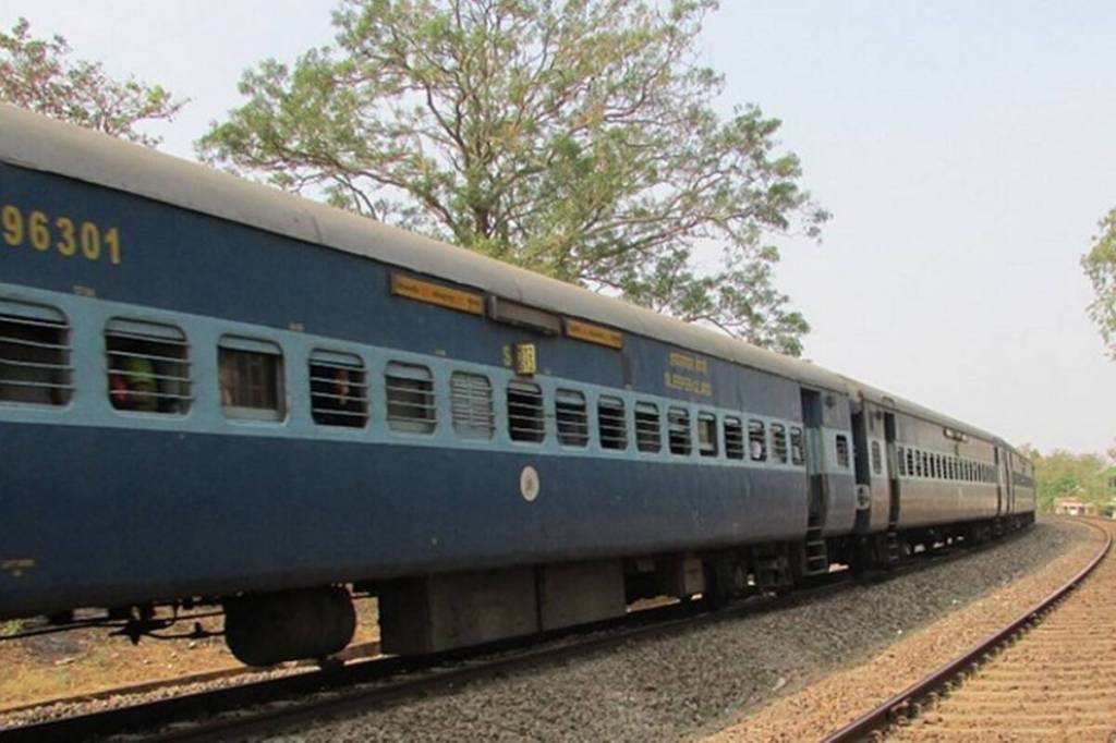 IRCTC New Website: एका मिनिटात बूक होणार 10,000 तिकीटं; एकाच वेळी 5 लाख युजर्स करु शकणार Login