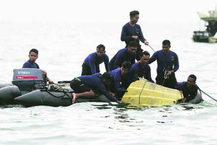 इंडोनेशियाच्या विमानाच्या सांगाडय़ाचे भाग हस्तगत