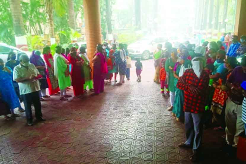 शुल्कासाठी शाळांचा दबाव