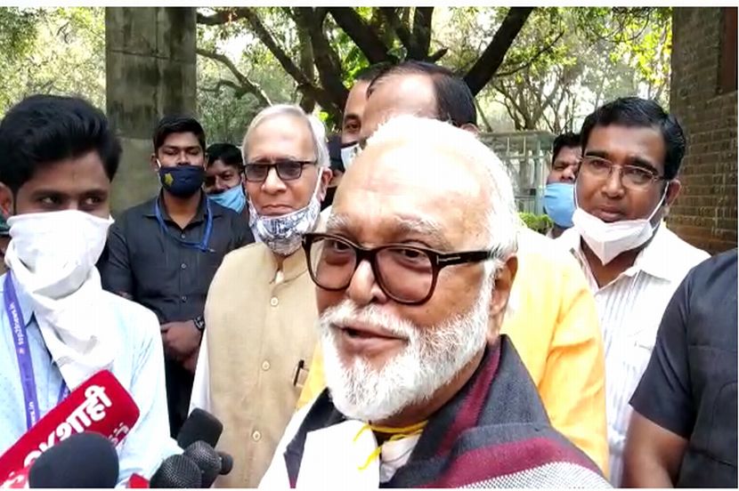 तुम्हाला वाटतं का मुनगंटीवार पक्ष सोडतील?; छगन भुजबळांची गुगली