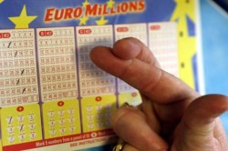 рдпреБрд░реЛрдорд┐рд▓рд┐рдпрдиреНрд╕ рд╕реБрдкрд░рдбреНрд░реЙрдЪреНрдпрд╛ реирежреирез рдордзреАрд▓ рдкрд╣рд┐рд▓реНрдпрд╛ рдбреНрд░реЙрдордзреНрдпреЗ тВм130,000,000 рдЪрд╛ рдЬреЕрдХрдкреЙрдЯ рдЬрд┐рдВрдХрдгреНрдпрд╛рдЪреА рд╕рдВрдзреА