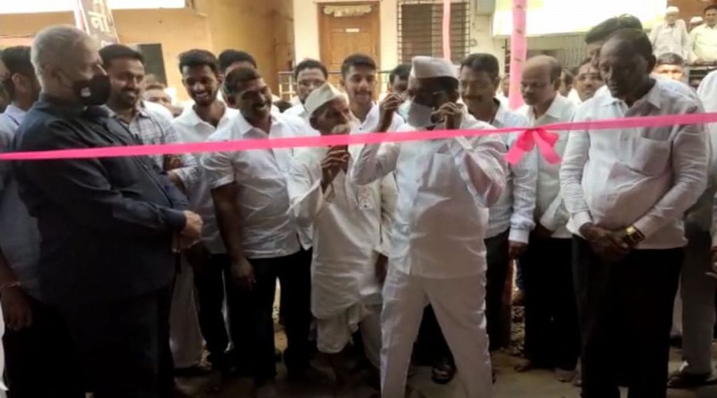 …अन् संभाजी भिडेंनी शिवसेना आमदाराला काढायला लावला मास्क