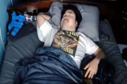 टॅक्सी ड्रायव्हरने सात तास ‘डाराडूर’ झोप काढून कमवले तब्बल 11 लाख रुपये, Video व्हायरल! टॅक्सी ड्रायव्हरने सात तास ‘डाराडूर’ झोप काढून कमवले तब्बल 11 लाख रुपये, Video व्हायरल!