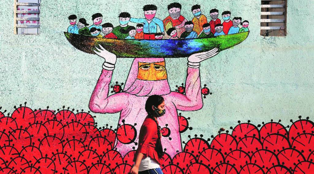 रोज होणाऱ्या करोना चाचण्या आणि त्यात आढळणारे रुग्ण वाढू लागले. ही वाढ सहा-सात टक्के एवढी होती तोपर्यंत ठीक, मात्र जशी ती दहा टक्केआणि त्यापुढे जाऊ लागली, तशा सर्व यंत्रणा पुन्हा हायअॅलर्टवर आल्या. रोज होणाऱ्या करोना चाचण्या आणि त्यात आढळणारे रुग्ण वाढू लागले. ही वाढ सहा-सात टक्के एवढी होती तोपर्यंत ठीक, मात्र जशी ती दहा टक्केआणि त्यापुढे जाऊ लागली, तशा सर्व यंत्रणा पुन्हा हायअॅलर्टवर आल्या.