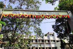 न्यायालयाला अखेर नामफलक