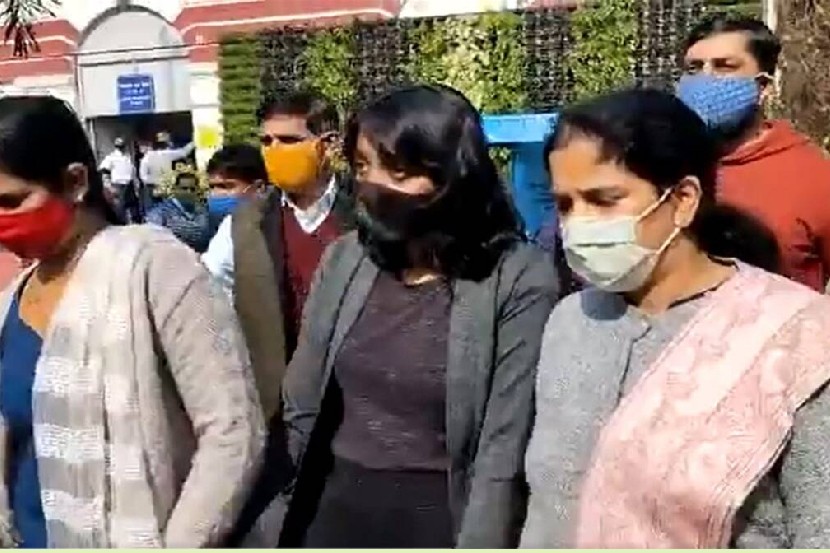 दिशा रवीला रविवारी न्यायालयासमोर हजर करण्यात आलं होतं. न्यायालयाने तिला पाच दिवसांची पोलीस कोठडी सुनावली आहे. (छायाचित्र/इंडियन एक्स्प्रेस)