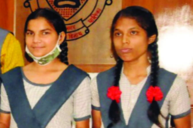 महापालिकेच्या सुरेंद्रगड हिंदी माध्यमिक शाळेच्या चार भिंतीच्या आत विज्ञानाचे धडे घेत अंतरिक्षाचे स्वप्न साकार करणाऱ्या स्वाती विनोद मिश्रा व काजल रामनरेश शर्मा या दोन्ही विद्यार्थिनी ७ फेब्रुवारीला उपग्रहांच्या जागतिक विक्रमात सहभागी होणार आहेत.