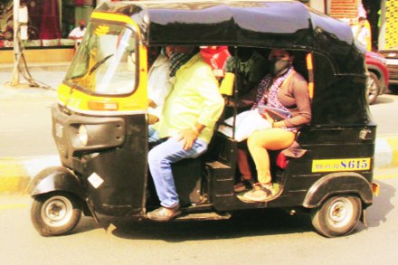 शेअर रिक्षाचालकांकडून नियमभंग सुरूच