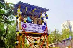 कोंडी सोडविण्यासाठी चौकात ‘मचाण’