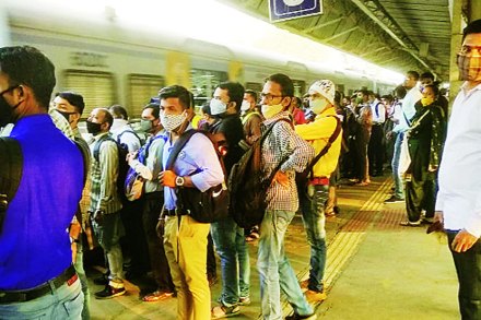 रेल्वे प्रवाशांकडून नियमांचे उल्लंघन