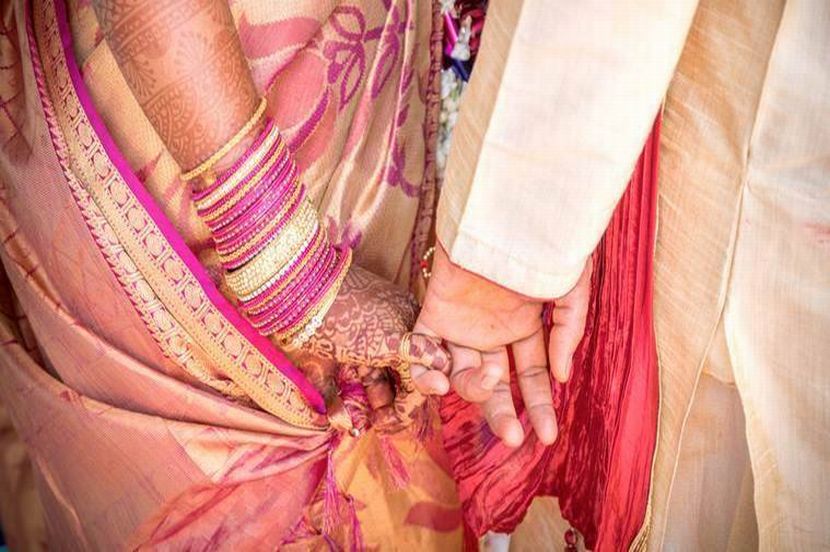 वधू, वराच्या कुटुंबीयांवर गुन्हा