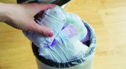 रस्त्यावर कचरा फेकणाऱ्यांवर आता फौजदारी गुन्हे