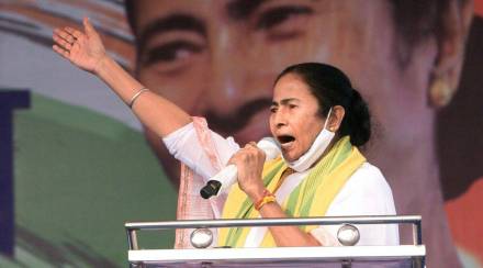 “जुने व्हिडिओ दाखवून भाजपा हिंसाचाराच्या घटनांचा बनाव करत आहे”- ममता बॅनर्जी