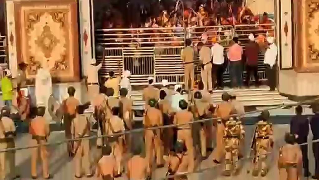 नांदेडमधील हल्लाबोल मिरवणूकीत दगडफेक; सहा पोलिस गंभीर जखमी