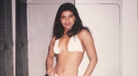 “बिकनी अ‍ॅण्ड बिंदी”; प्रियांका चोप्राच्या फोटोचा सोशल मीडियावर धुमाकुळ