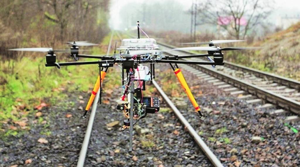 मध्य रेल्वे सुरक्षा दलाने उपनगरीय मार्गावर एक ड्रोन कॅ मेरा कार्यरत के ला असून आणखी एक कॅ मेरा लवकरच सज्ज केला जाणार आहे.