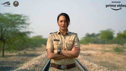 रज्जोचा दबंग लूक!, खाकी वर्दीतील सोनाक्षी सिन्हाचा दमदार अंदाज