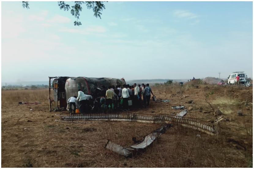 अपघातग्रस्त टँकरमधून डिझेलची लूट; ३० हजार लिटर डिझेल गायब!