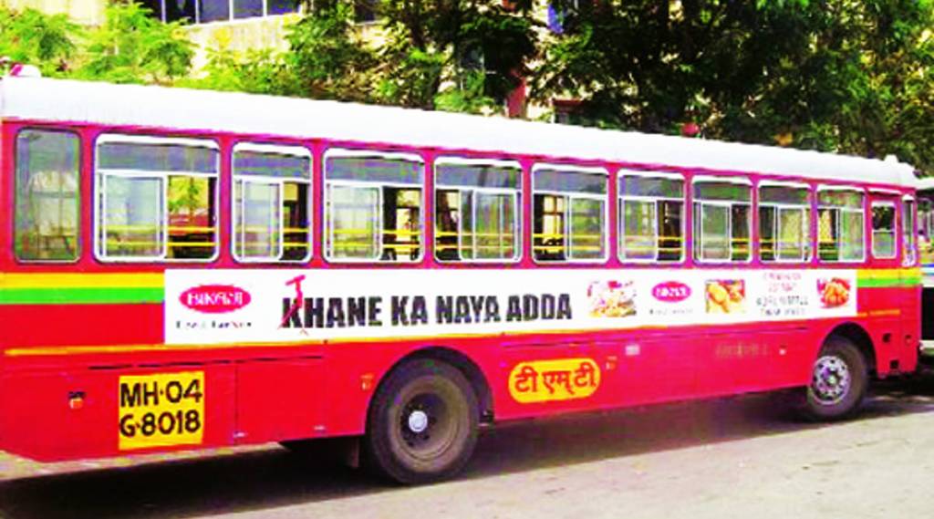 ठाणे परिवहन उपक्रमाने २००८ ते २०१८ या कालावधीत बांधा, वापरा आणि हस्तांतरित करा (बीओटी) तत्त्वावर शहरात ४७० बस थांबे उभारून त्यावर जाहिरात प्रदर्शित करण्याच्या कामाचा ठेका सोल्युशन अ‍ॅडव्हरटाइझिंग कंपनीला दिला होता.