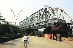 रेल्वे कामाच्या दिरंगाईचा फटका वाहतुकीला