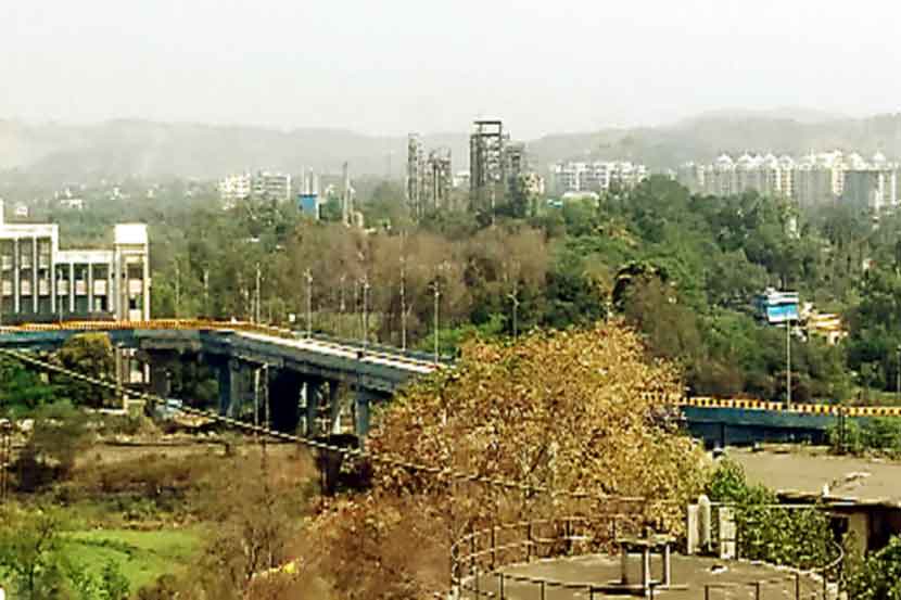 वडवली रेल्वे फाटकाजवळील उड्डाणपूल वाहतुकीसाठी सज्ज आहे.