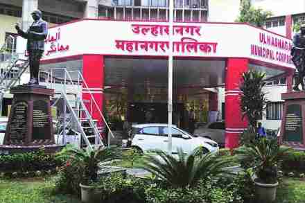 उल्हासनगर पालिका कर्मचाऱ्यांचा खिसा रिकामाच उल्हासनगर पालिका कर्मचाऱ्यांचा खिसा रिकामाच