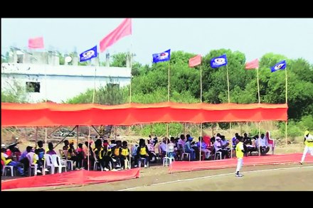 क्रिकेट सामने, लग्नसमारंभ जोमात क्रिकेट सामने, लग्नसमारंभ जोमात