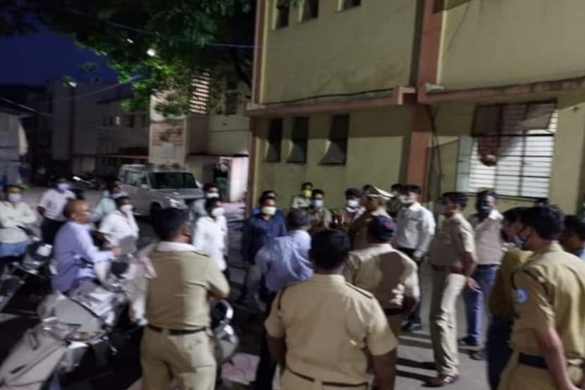 वर्धा : रुग्णांच्या नातेवाईकांना औषधासाठी दहा तास फिरावं लागलं, मात्र…